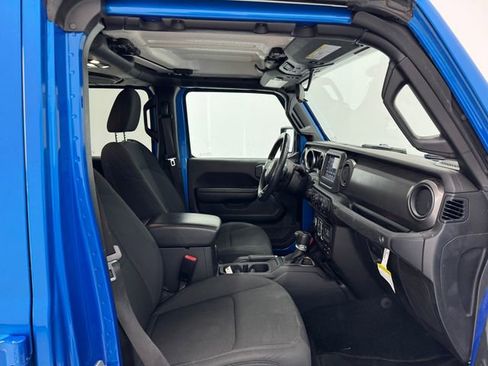 Used 2022 Jeep Gladiator Willys image 15