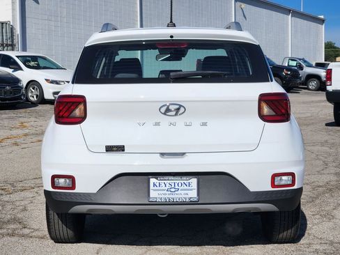 Used 2024 Hyundai Venue Limited image 6