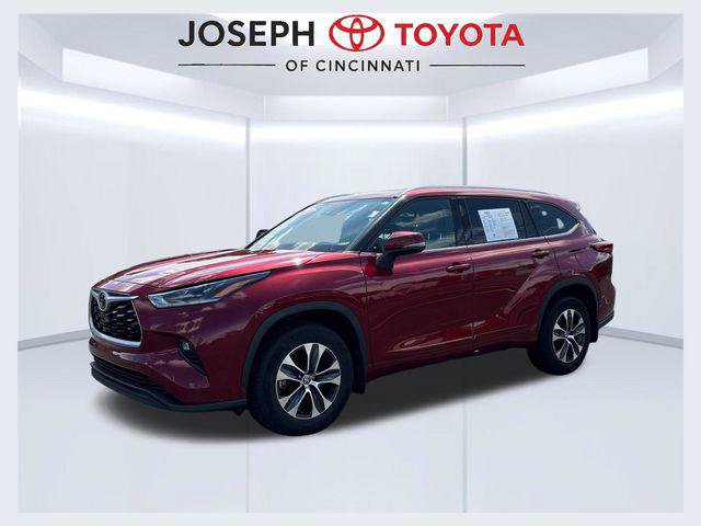 Certified 2021 Toyota Highlander XLE AWD/4WD image 1