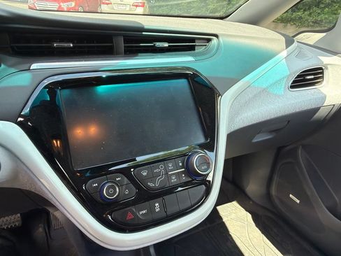 Used 2020 Chevrolet Bolt Premier w/ Infotainment Package FWD image 10