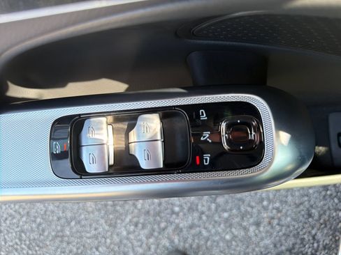 Certified 2025 Mercedes-Benz E 350 4MATIC Sedan w/ MBUS Superscreen Package image 45