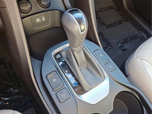 Used 2017 Hyundai Santa Fe SE image 16