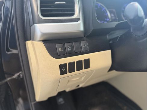 Used 2018 Toyota Highlander Plus image 24