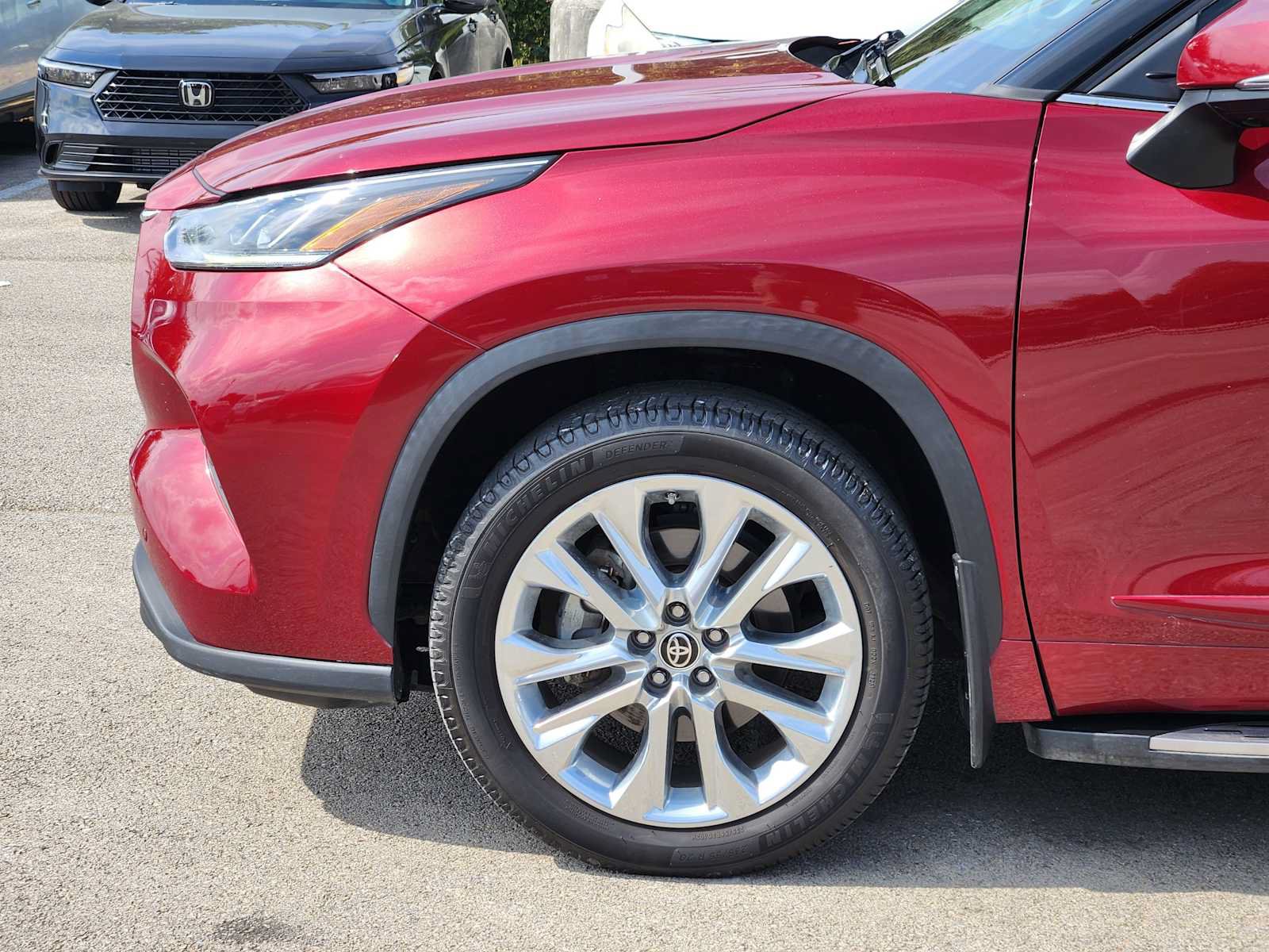 Used 2021 Toyota Highlander Limited FWD image 8
