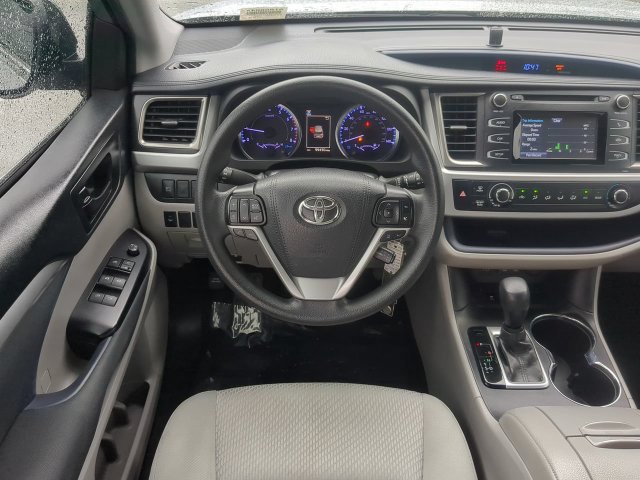 Used 2019 Toyota Highlander LE FWD image 18
