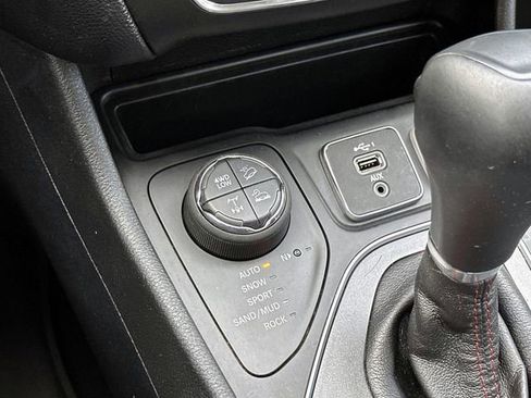 Used 2020 Jeep Cherokee Trailhawk w/ Cold Weather Group image 29