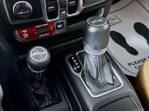 Used 2020 Jeep Wrangler Unlimited Rubicon w/ Uconnect 4C Nav & Sound Group image 17