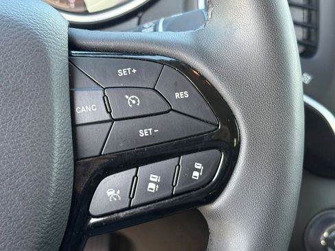 Used 2023 Jeep Cherokee Altitude Lux AWD/4WD image 19