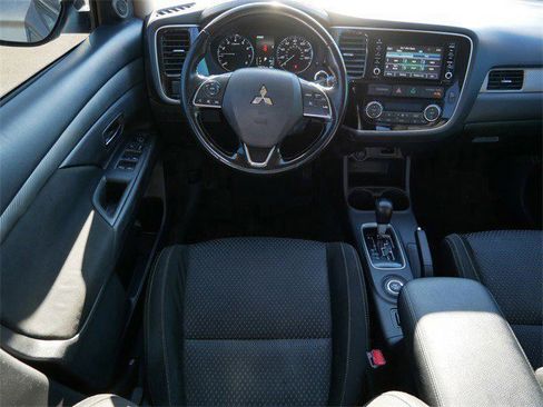 Used 2016 Mitsubishi Outlander SE image 10