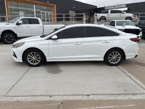 Used 2018 Hyundai Sonata SE image 2