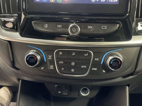 Used 2022 Chevrolet Traverse RS image 19