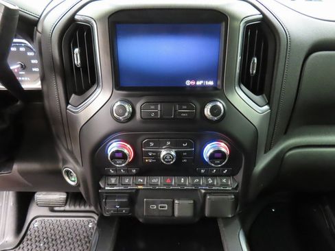 Used 2021 GMC Sierra 2500 Denali w/ Denali Black Diamond Edition image 13