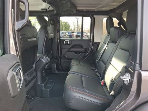 Used 2025 Jeep Wrangler Unlimited Rubicon w/ Technology Group image 13