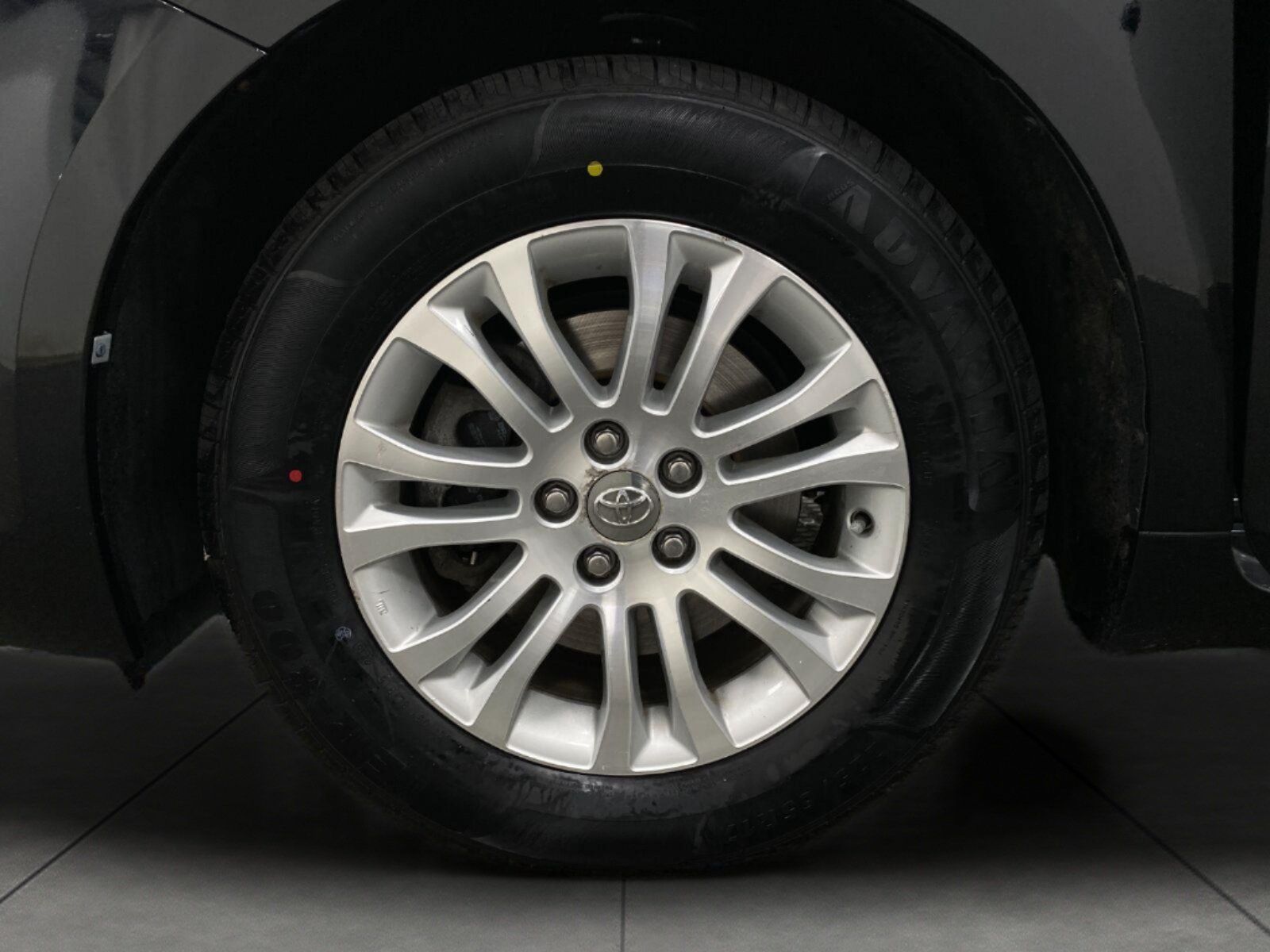 Used 2016 Toyota Sienna XLE FWD image 13