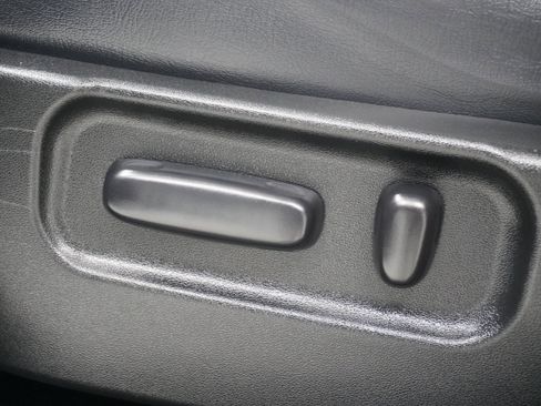 Used 2020 Toyota Tacoma Limited AWD/4WD image 14