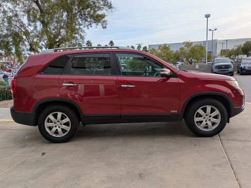 Used 2011 Kia Sorento LX w/ Convenience Pkg image 6