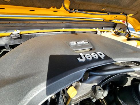 Used 2021 Jeep Wrangler Unlimited Sahara image 29