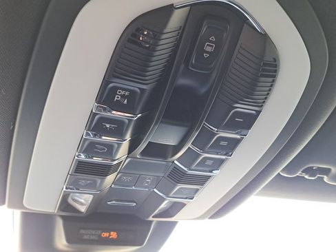 Used 2026 Porsche Macan AWD/4WD image 36