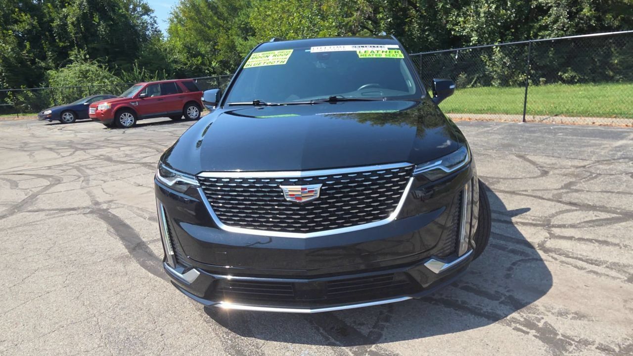 Used 2023 Cadillac XT6 Premium Luxury w/ Technology Package AWD/4WD image 3