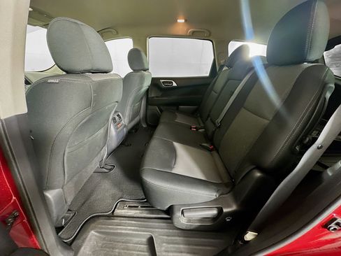 Used 2017 Nissan Pathfinder SV image 27
