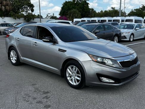 Used 2011 Kia Optima LX w/ Convenience Pkg FWD image 3