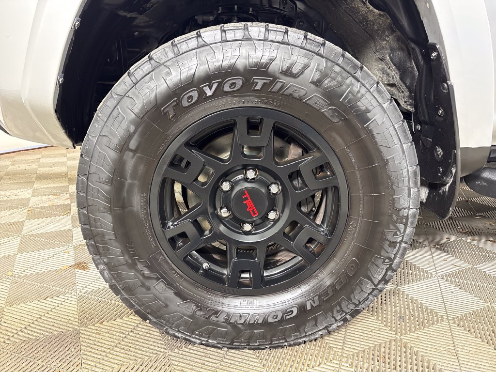 Used 2021 Toyota 4Runner Venture w/ Moonroof Package AWD/4WD image 12