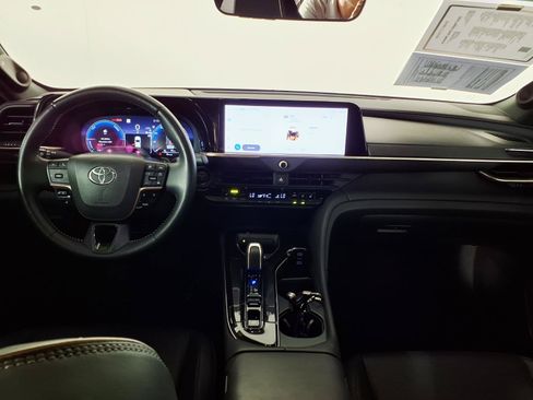 Used 2024 Toyota Crown Platinum AWD/4WD image 14
