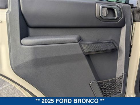 New 2025 Ford Bronco Badlands image 17
