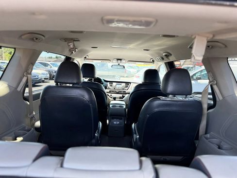 Used 2017 Kia Sedona LX w/ LX Essentials Premium Package FWD image 8