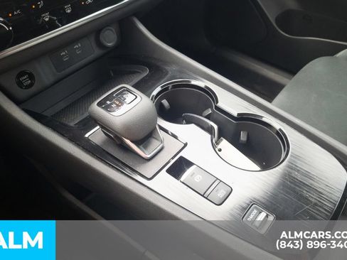 Used 2024 Nissan Rogue S FWD image 9