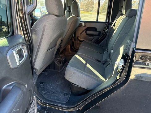 Used 2024 Jeep Gladiator Sport image 9