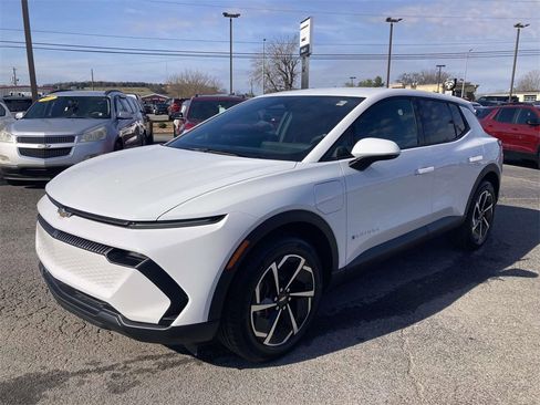 New 2026 Chevrolet Equinox EV LT image 8