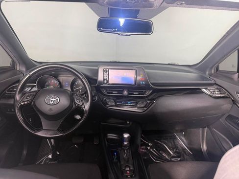 Used 2018 Toyota C-HR XLE FWD image 11