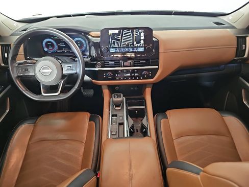 Used 2024 Nissan Pathfinder Platinum FWD image 11