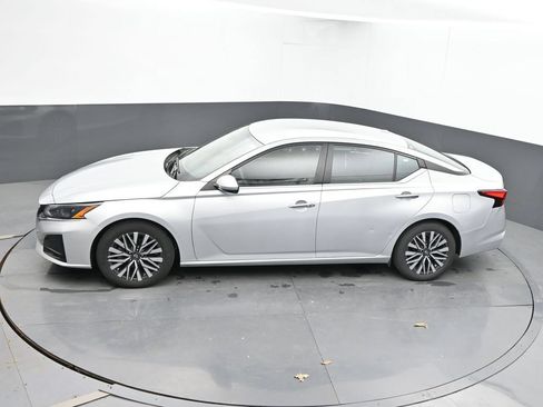 Used 2023 Nissan Altima 2.5 SV FWD image 40