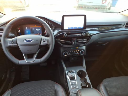 Certified 2025 Ford Escape ST-Line Select AWD/4WD image 13