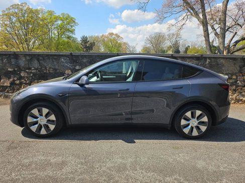 Used 2023 Tesla Model Y Long Range image 8