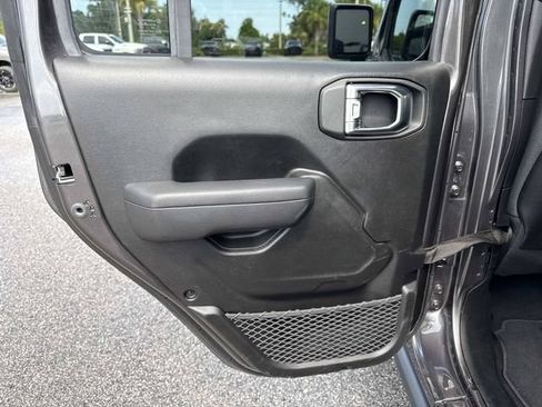 Used 2026 Jeep Gladiator Rubicon AWD/4WD image 9