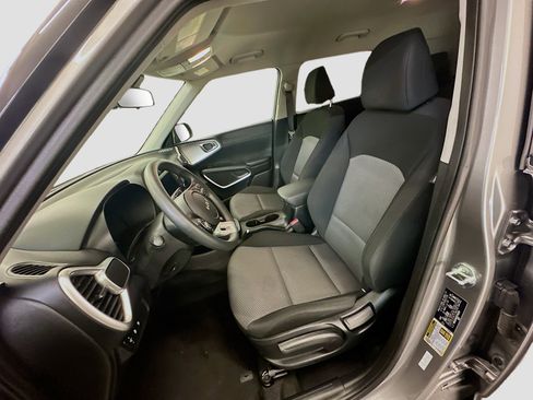 Used 2025 Kia Soul LX w/ LX Technology Package FWD image 13