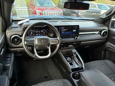 Used 2024 Chevrolet Colorado Z71 w/ Z71 Convenience Package 2 image 11