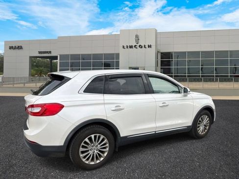 Used 2018 Lincoln MKX Select w/ Select Plus Package FWD image 3