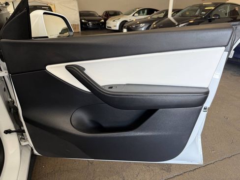 Used 2021 Tesla Model Y Long Range AWD/4WD image 36