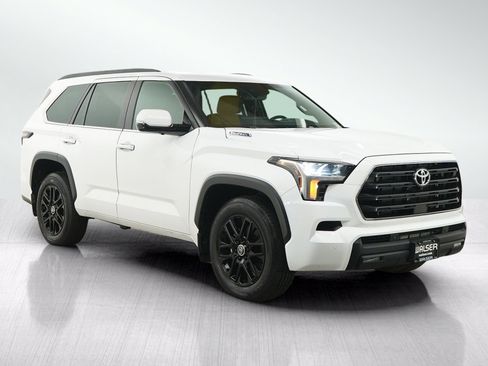 Used 2025 Toyota Sequoia SR5 w/ SR5 Premium Package AWD/4WD image 8