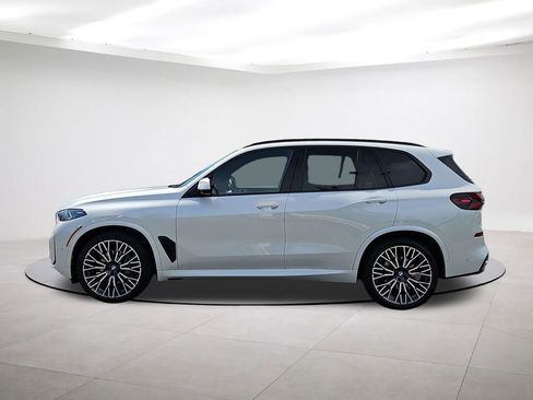 Used 2025 BMW X5 xDrive40i w/ M Sport Package AWD/4WD image 4
