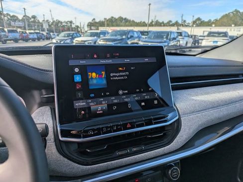 Certified 2024 Jeep Compass Latitude image 22