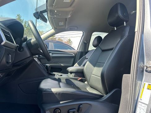 Used 2022 Volkswagen Atlas SE image 3