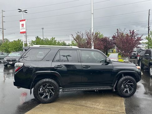 Certified 2016 Toyota 4Runner SR5 Premium AWD/4WD image 6