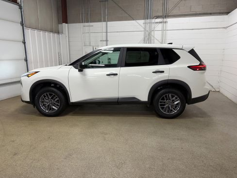 Used 2024 Nissan Rogue S image 5