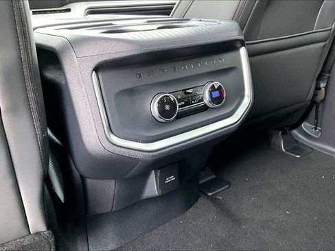 New 2025 Ford Expedition Active image 16