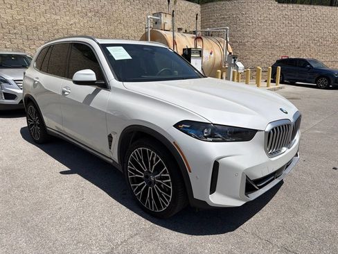 Used 2024 BMW X5 xDrive40i w/ Premium Package AWD/4WD image 4
